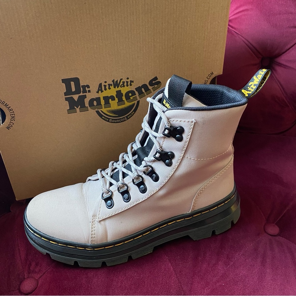 Dr. Martens Airwair Combs W Vintage Taupe Combat Boot size 8